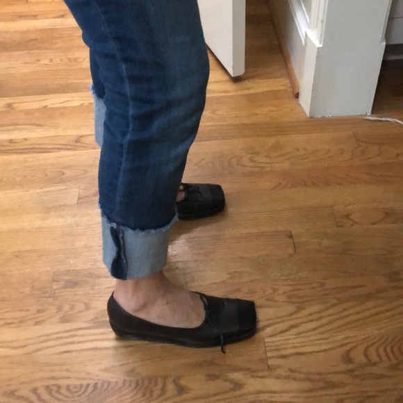 CHaNEL slight wedge flats - Picture 1 of 6